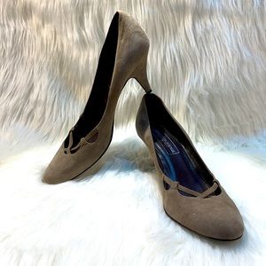 Saks Fifth Avenue Beige Suede Low Pump w/Crisscross Made in Italy